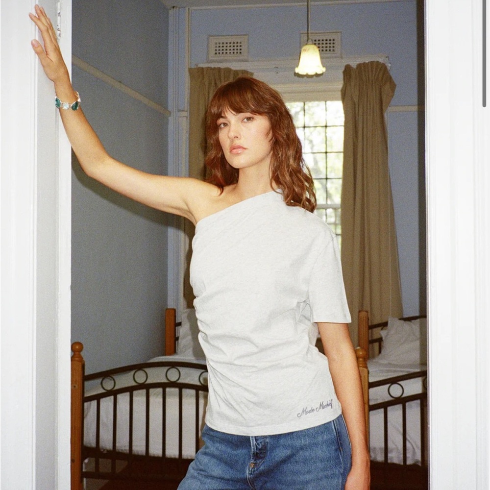 Mode Mischief One-Shoulder White Top